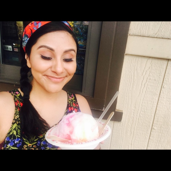 Meet your Posher, Cecilia - Picture 2 of 3